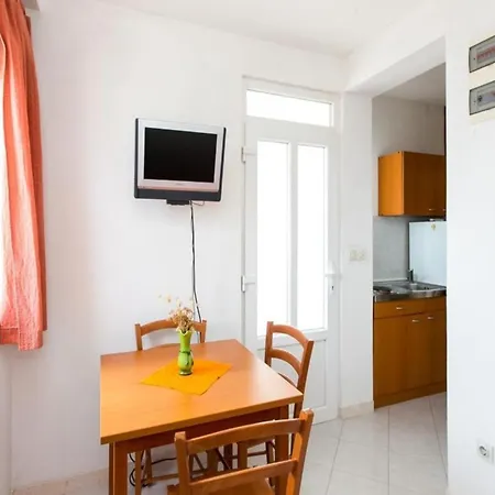 Old Town View- One Bedroom 2 Adults *